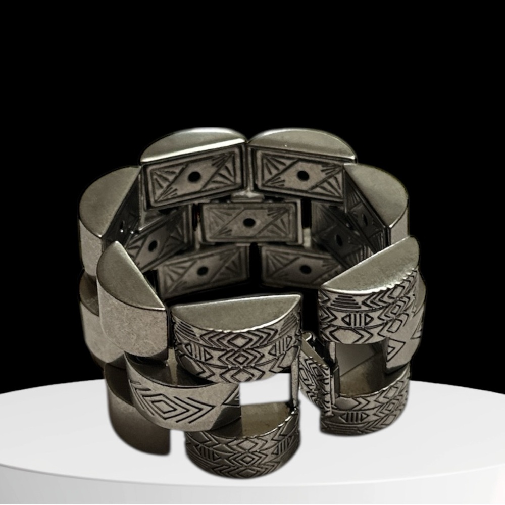 A beautiful Geometric Pattern Bracelet